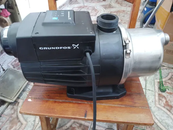 Bomba pressurizadora grande 220volts