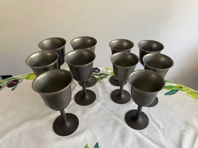 Cálice de estanho para vinho