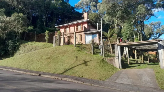 Casa de esquina próxima ao centro