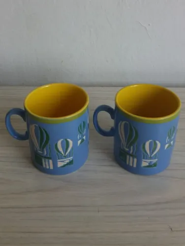 Par de Canecas de Cerâmica com Desenho de Balões