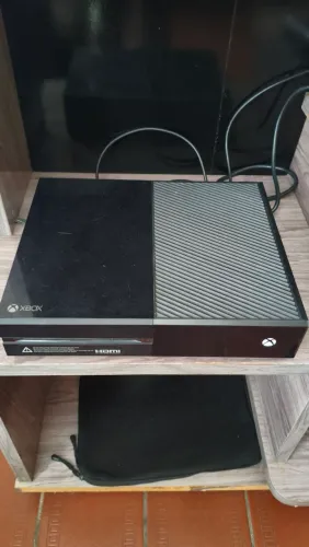 Xbox One Fat 2 controles 1 series e 1 normal com drift e um Kinect com defeito incluso