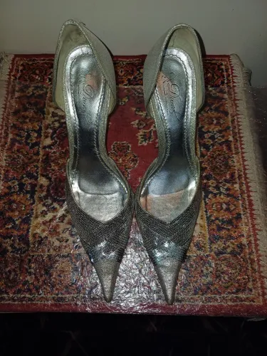 Scarpin Prateado Durval com Detalhes em Paetê
