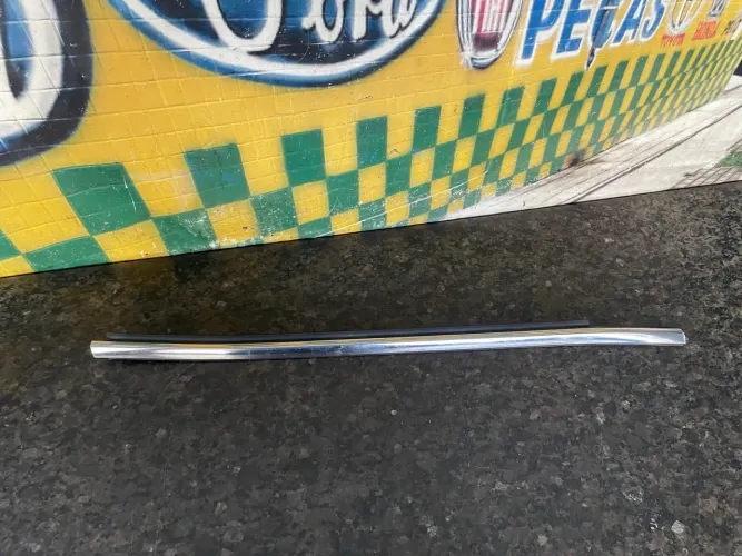 Raspadeira cromada externa porta traseira direita fiat fastback 2023 