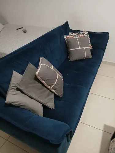 Sofá veludo azul marinho 3 lugares