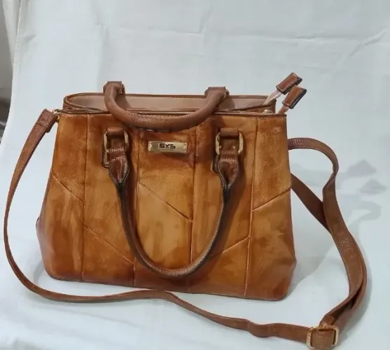 Bolsa Feminina - Couro Sintético- Usada Com pequeno defeito
