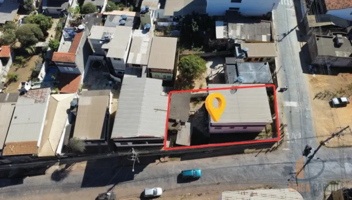 Casa em região comercial disponível para venda no bairro Santa Matilde em Conselheiro Lafa