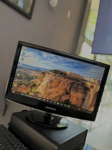 Monitor Samsung SyncMaster   Modelo: 933SNPLUS  Tela: 19? polegadas  