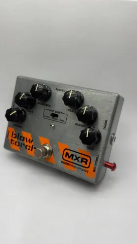 PEDAL DE BAIXO MXR BLOW TORCH M181