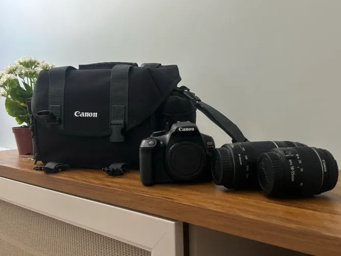 CÂMERA CÂNON T6 + LENTE 75-300MM (NOVA)