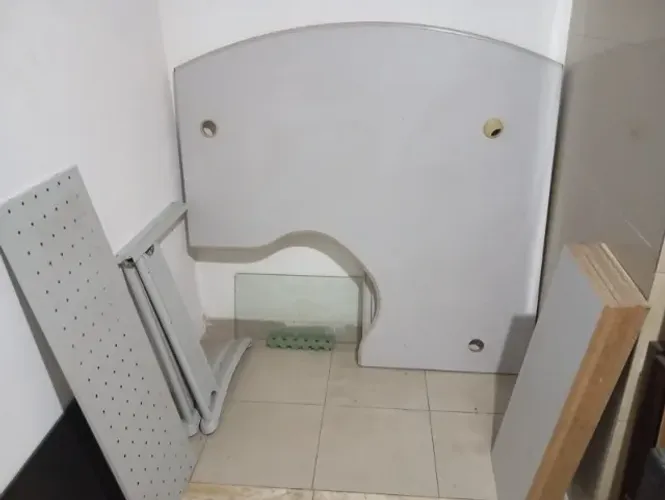 Pacote: Tampo de Mesa - 2 Pés de Ferro - 1 Acabamento de Ferro - 6 MDF para Prateleira