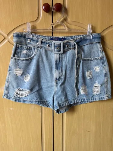 Short Jeans Destroyed com Cinto