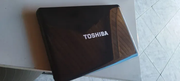 Notebook Grande Toshiba, (para consertar)