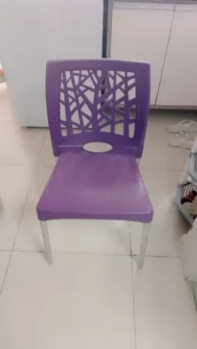 UMA LINDA Cadeira na cor Roxa.OBS NAO FAÇO ENTREGA 80