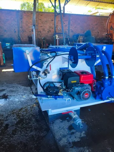 Equipamento tanque limpa fossa banheiro químico por encomenda 