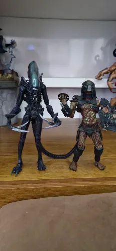Bonecos Alien e Predador neca e mc farlane