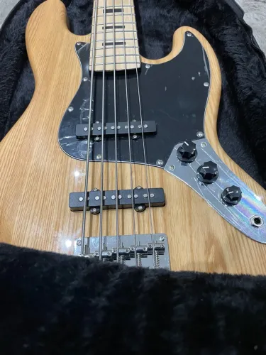 Baixo 5 Cordas - Som Incrível e Design Moderno