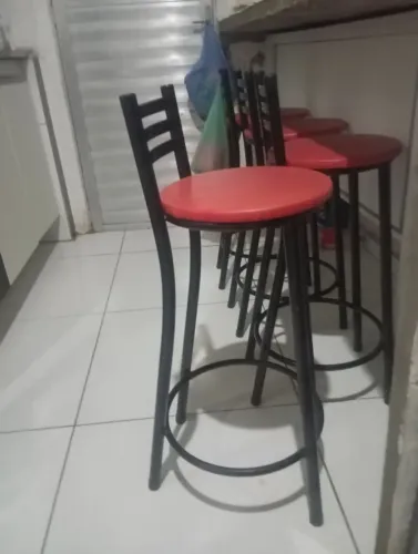Vendo essas 4 banquetas 