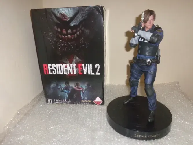 Boneco Action Figure Leon Scoot Kennedy Resident Evil