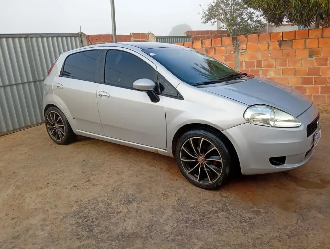 Fiat Punto Essence 1.6 Flex 16V 5P 2011