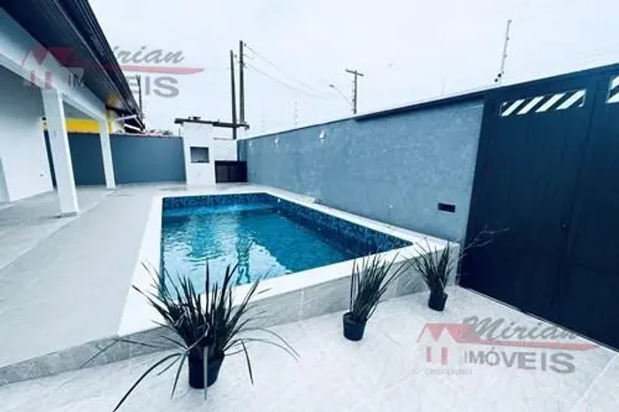 casa a venda em Peruibe 4 quartos com piscina pertinho da praia imobiliaras em peruibe