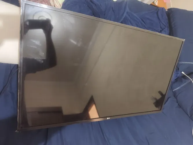 Smart TV LG 43" 4K UHD - Estado de Nova (Ainda com Plásticos)