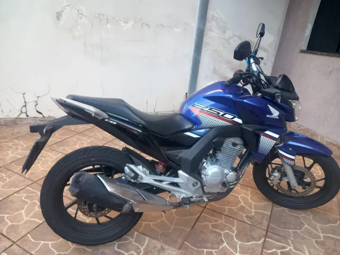 Cb 250 F