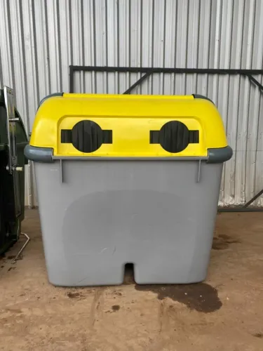 Containers de plastico, carga lateral (1000-2500L)