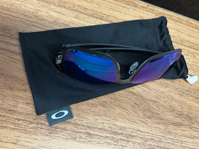 Óculos de sol Oakley Holbrook Metal lente azul 