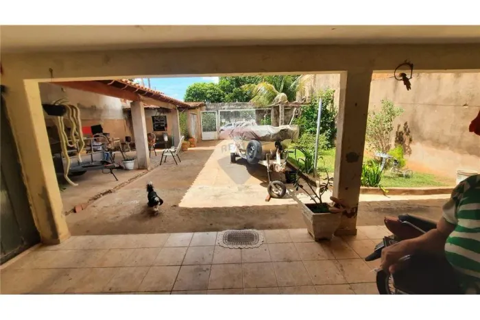 CASA A VENDA BAIRRO LAGO AZUL MUITO BEM LOCALIZADA