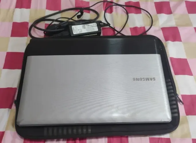 Nootbook Samsung, ano 2012, windows 8 - vendo