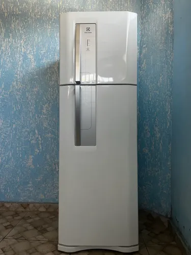 Geladeira semi nova preço baixo pra vender rápido 
