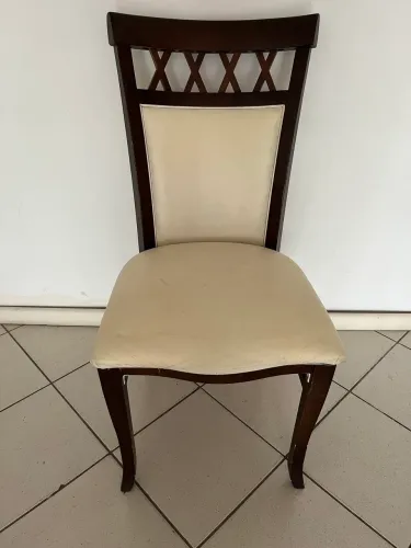 Vendo conjunto de cadeiras (06unidades) em madeira e estofado