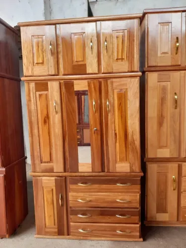 Guarda roupa roupeiro de solteiro 3 portas todo de madeira NOVO!
