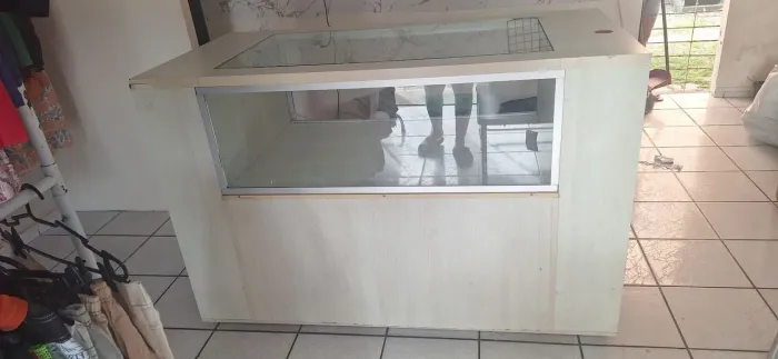 Balcao de loja com gaveta