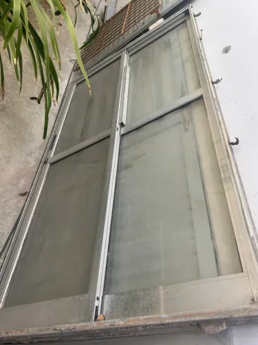 PORTA DE ALUMNIO SACADA CORRER 2 FOLHAS