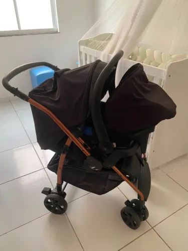 Carinho e bebê conforto e berço portátil