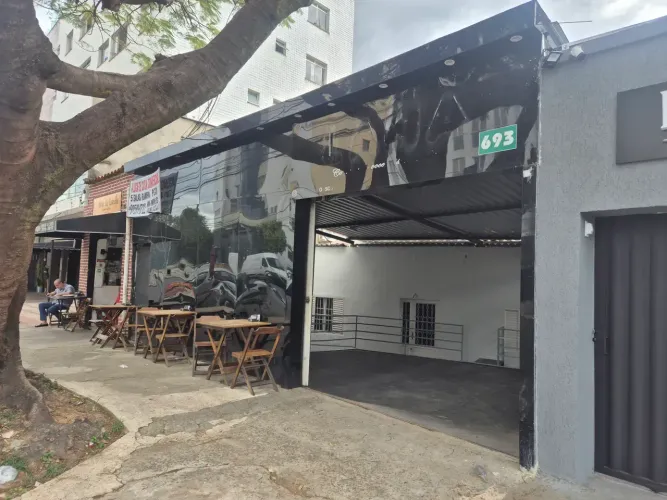 CASA COMERCIAL PARA LOCAÇÃO NO SANTA INÊS RUA CONTAGEM, 693 5 salas, 3 banheiros Ampla