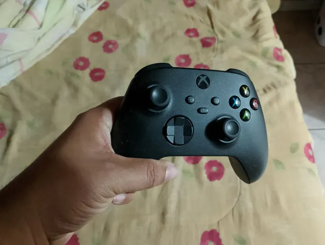Vende-se um controle de vídeo game