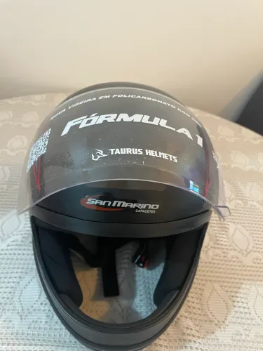 Vende-se capacete