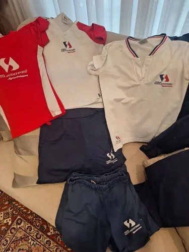 Uniforme usado Colegio Santo Agostinho