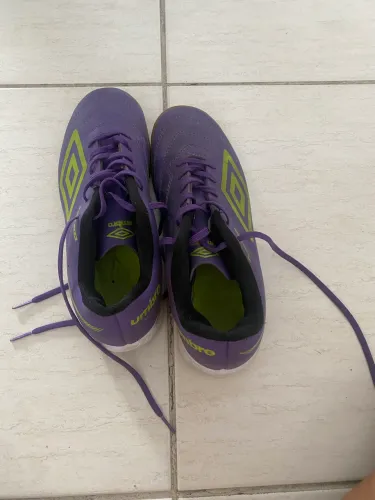 Chuteira futsal umbro
