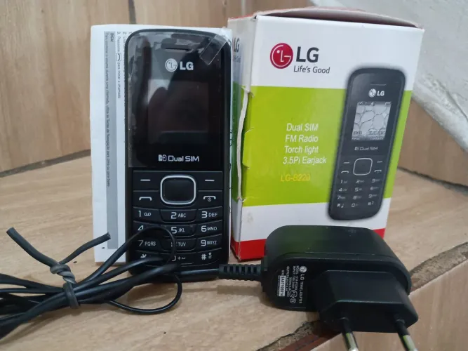 Celular antigo LG-B220.