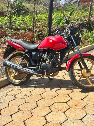 Moto em perfeitas condições, carburador novo, pneus novos e com kit e cabeçotes da cg150
