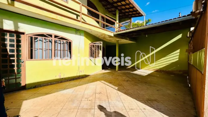 ÓTIMO SOBRADO NA QD 15 DO LESTE, GAMA. Oportunidade tanto para moradores quanto para inves