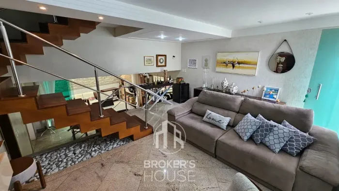 Casa à Venda no Bairro de Lourdes | 3 Quartos | Área Gourmet | Garagem para 4 Carros