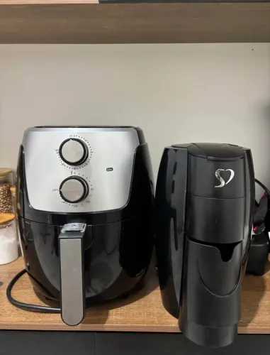 Vende-se air fryer e cafeteira. Em ótimas condições
