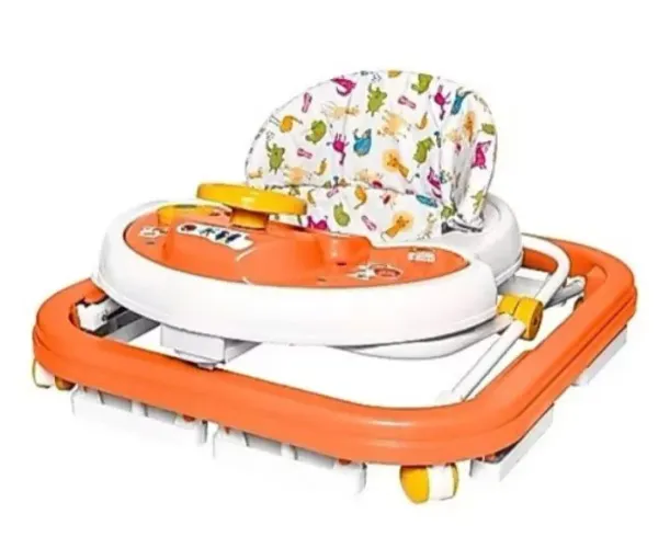Vendo andador de bebê, 3 meses de uso, em perfeito estado OBS; ( APENAS ADESIVOS FALTANDO)