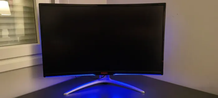 Monitor Gamer AOC com tela de 31.5" 144Hz e resolução Full HD