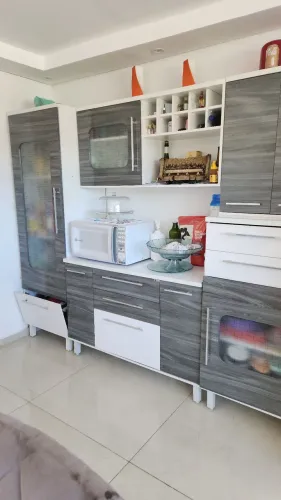 Armário de cozinha em bom estado