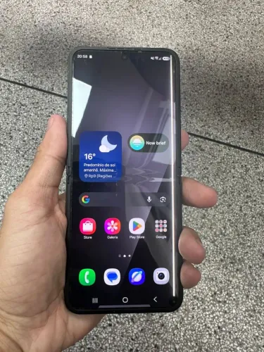 Galaxy flip z7 fe 